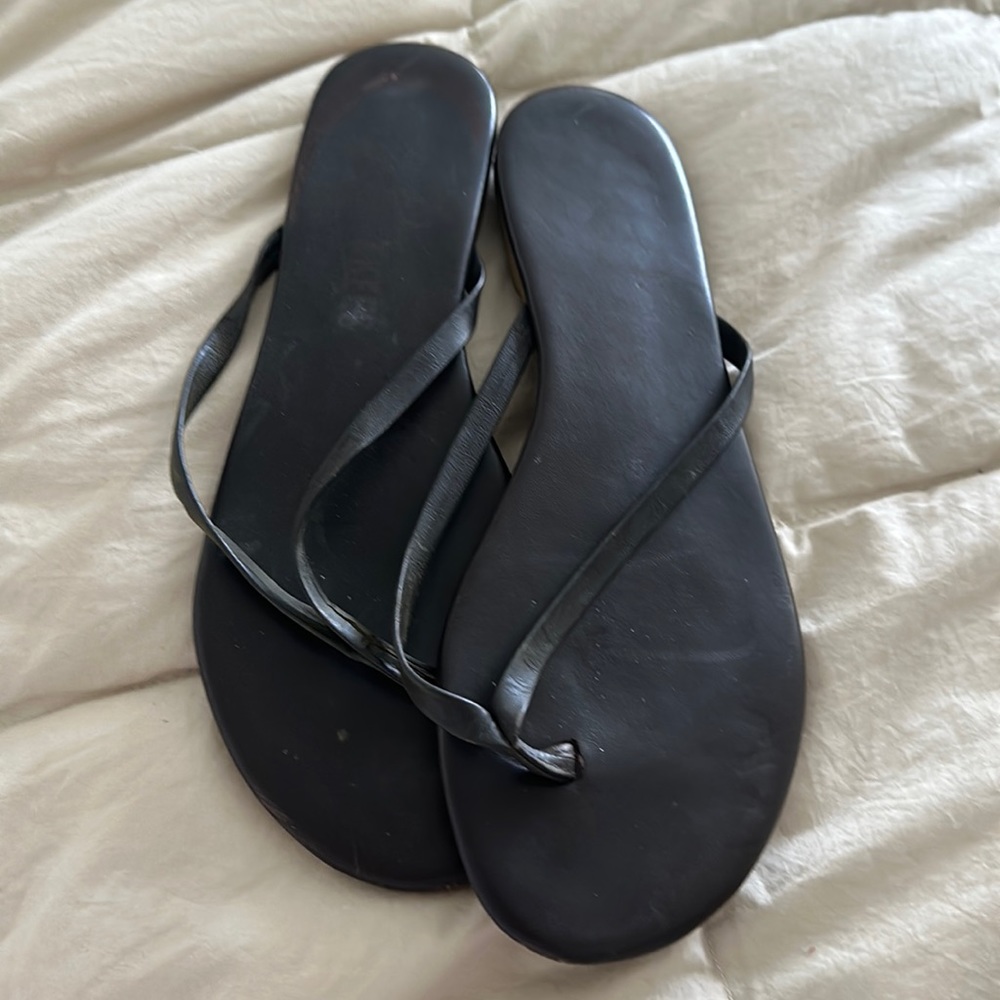 TKees size 6 flats